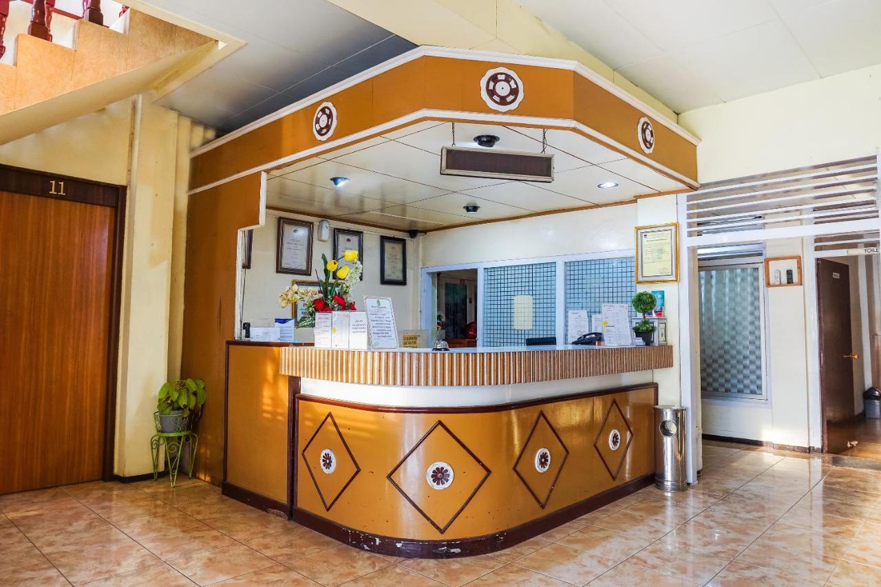 Oyo 375 Hotel Bougenville Syariah Padang  Exterior photo